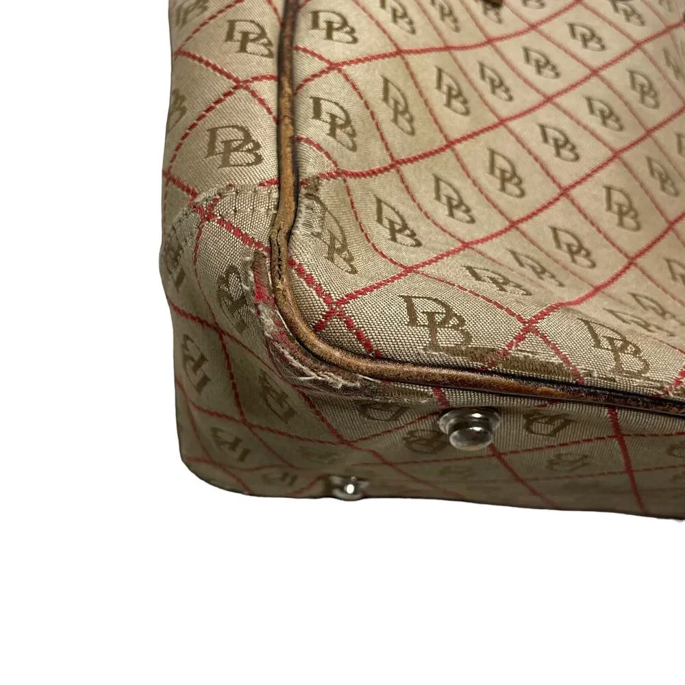 Dooney & Bourke elegance studs